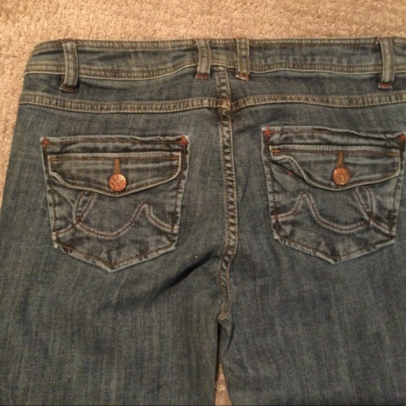 Cabi Brand woman size 6 (30” by 29”)boot cut jeans - Picture 9 of 14